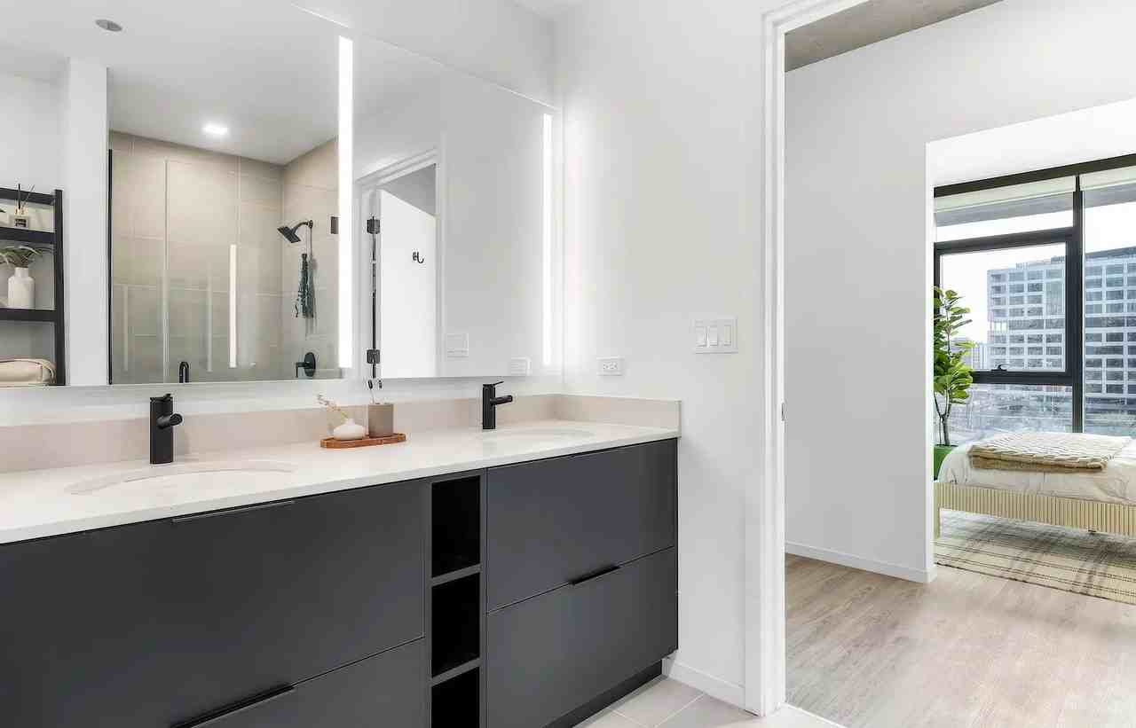 215 N Elizabeth St - Photo 6 of 10