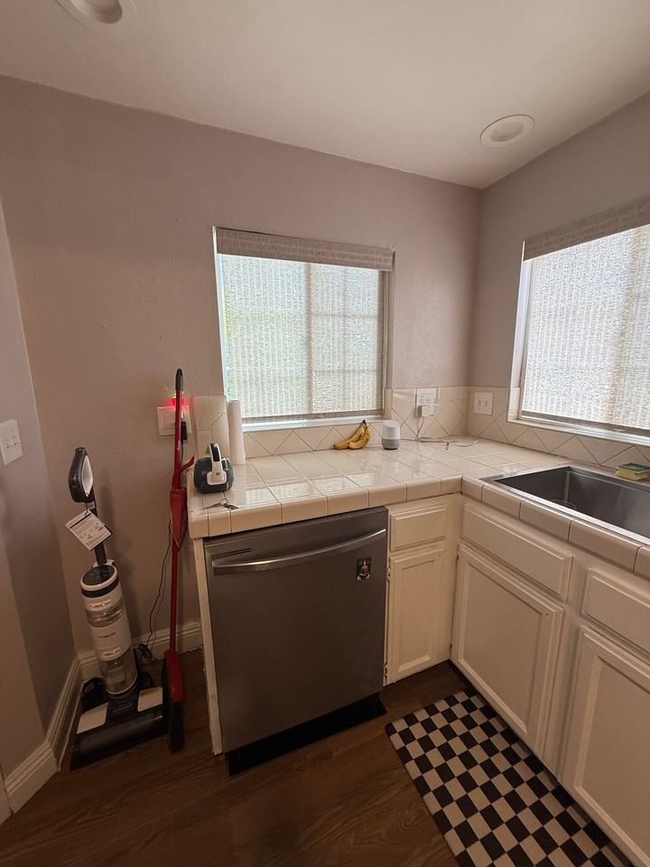 317 W Green St - Photo 5 of 11
