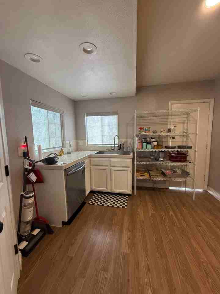 317 W Green St - Photo 7 of 11