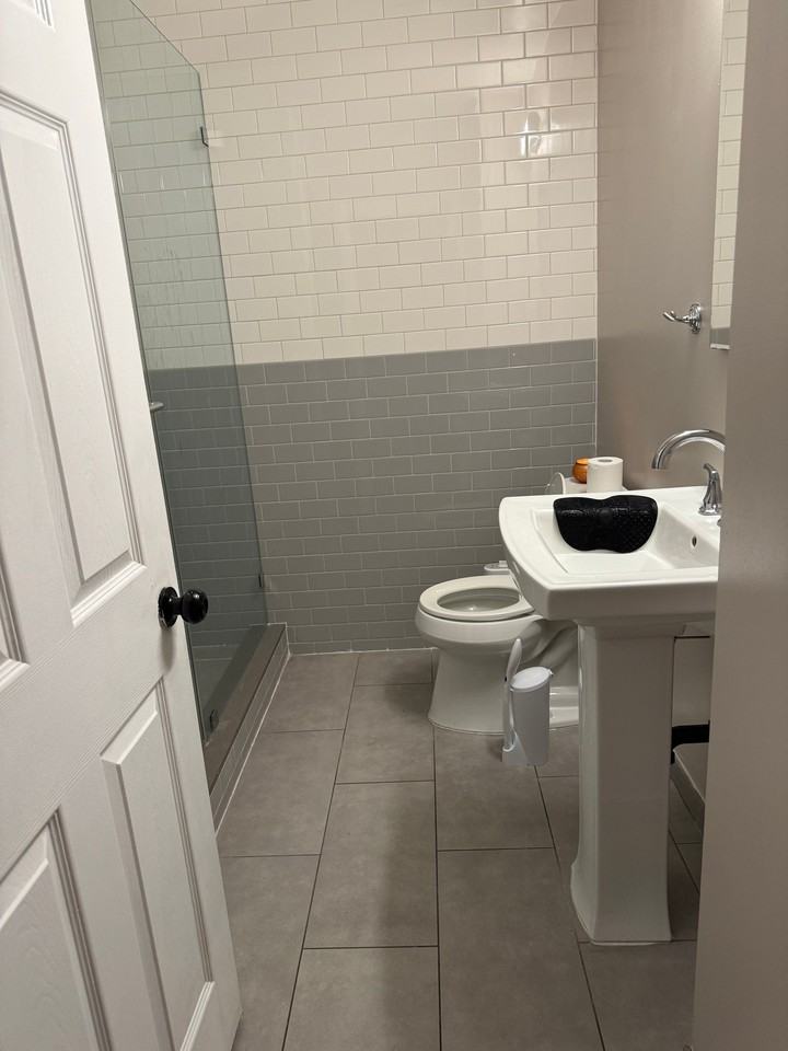 317 W Green St - Photo 7 of 9