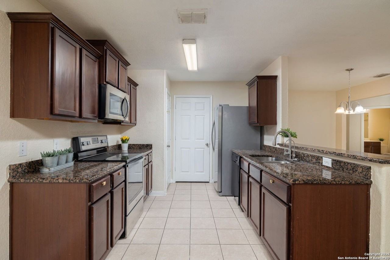 6507 Luckey Sq - Photo 4 of 5