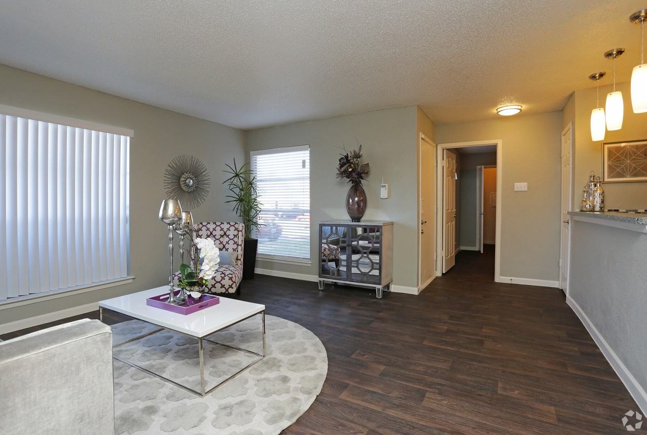724 Polk Dr #124 - Photo 2 of 19