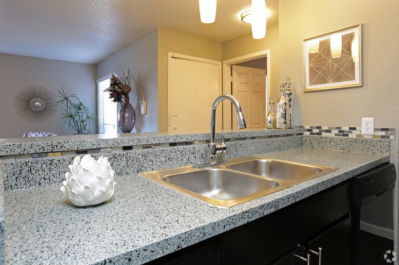724 Polk Dr #124 - Photo 5 of 19