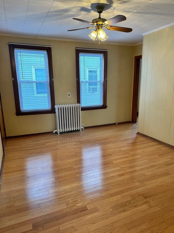 820 2nd St - Photo 3 of 10