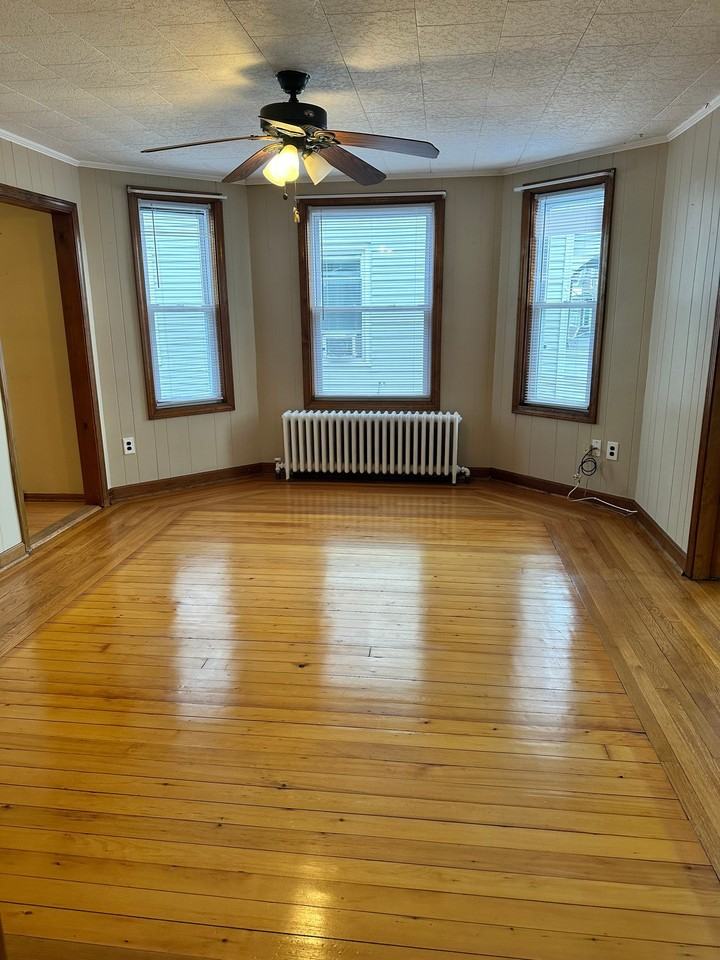 820 2nd St - Photo 4 of 10