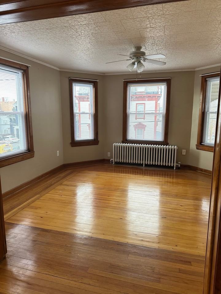 820 2nd St - Photo 5 of 10
