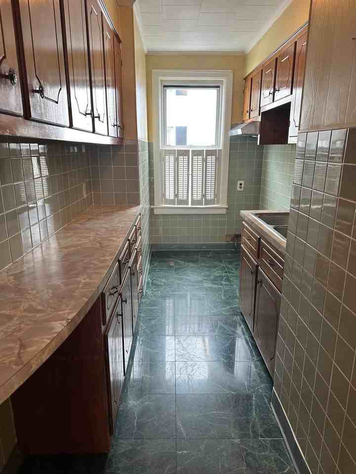 820 2nd St - Photo 7 of 10
