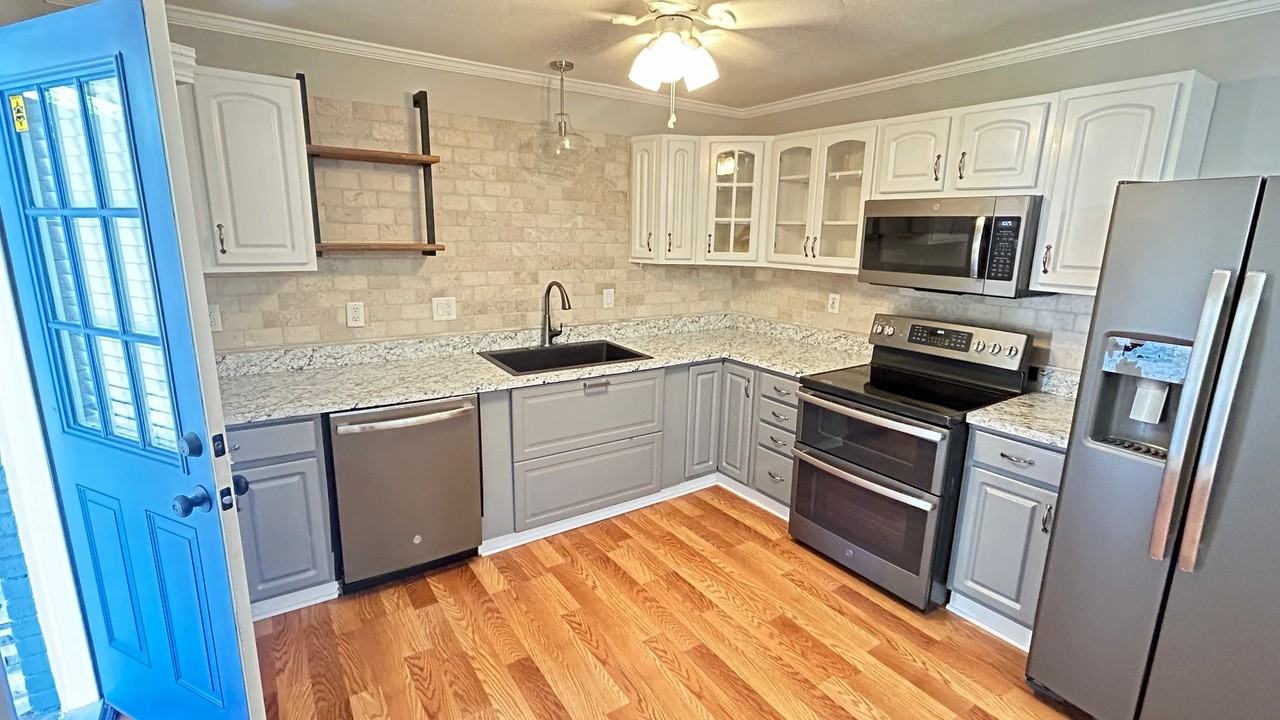 2110 Keeneland Blvd - Photo 3 of 10