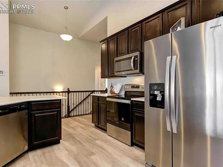 6512 Tillamook Dr - Photo 4 of 20