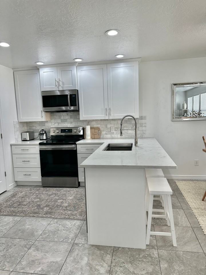 1721 Willow Way - Photo 2 of 18