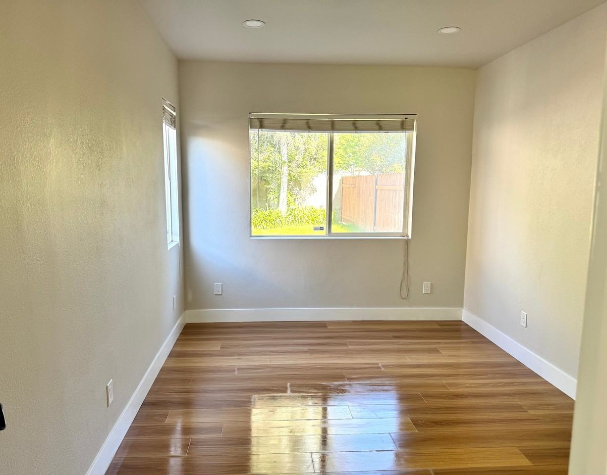 1158 Solomon Ct - Photo 5 of 8
