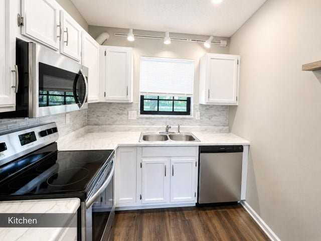 2650 Greenwood Ter - Photo 4 of 8