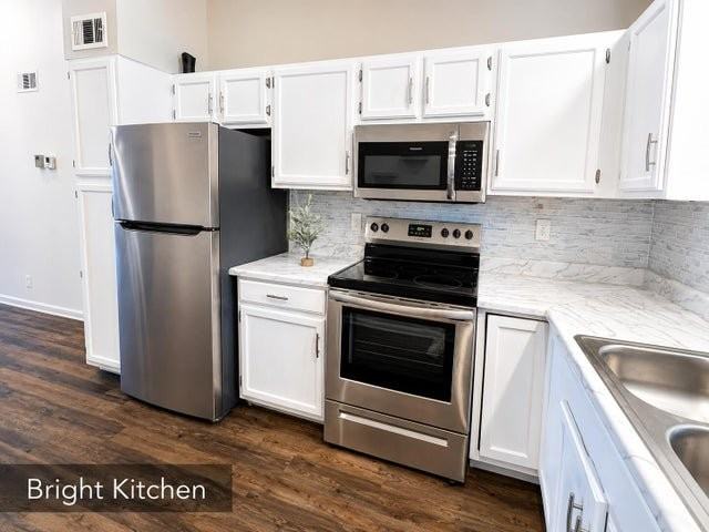 2650 Greenwood Ter - Photo 5 of 8