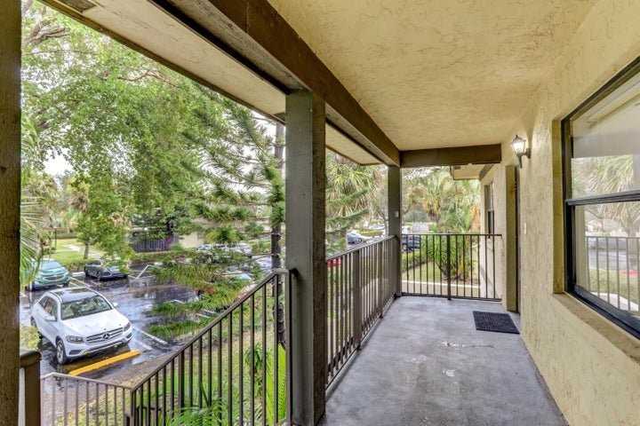 3011 Sw 21st Ter - Photo 2 of 8