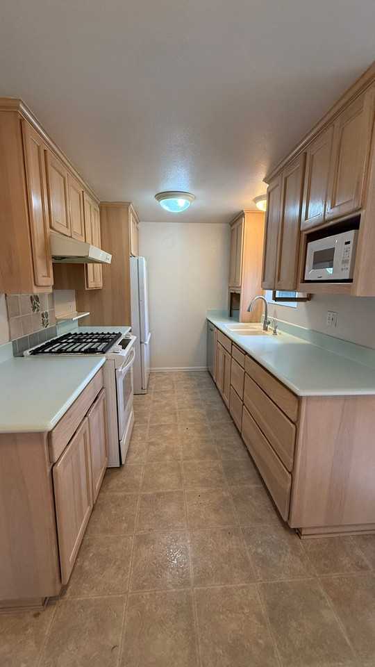 5717 208th St Sw - Photo 4 of 14