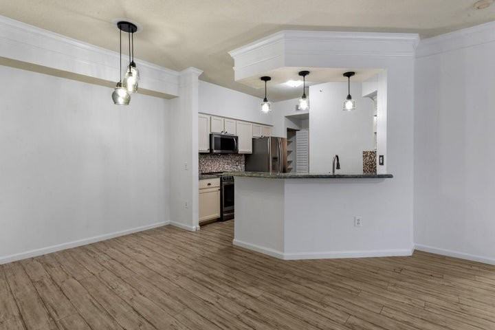 10103 Myrtlewood Cir W
