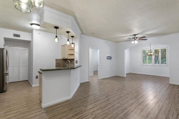 10103 Myrtlewood Cir W - Photo 4 of 8