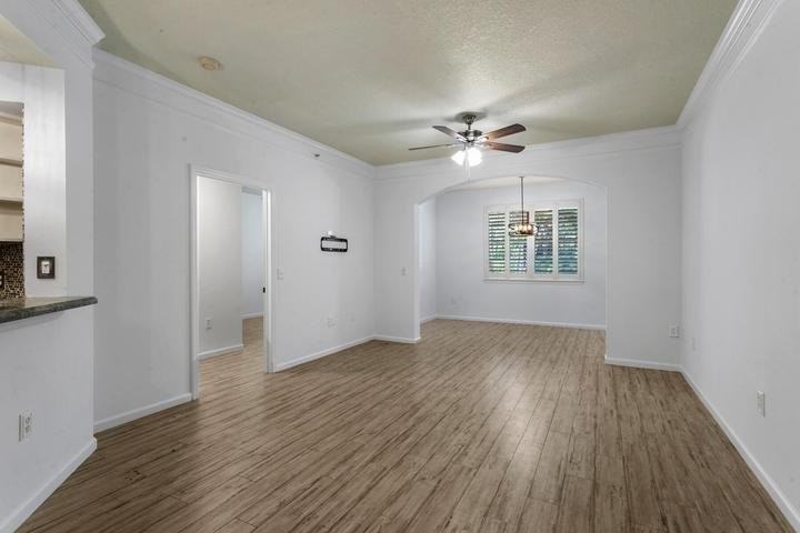 10103 Myrtlewood Cir W - Photo 6 of 8