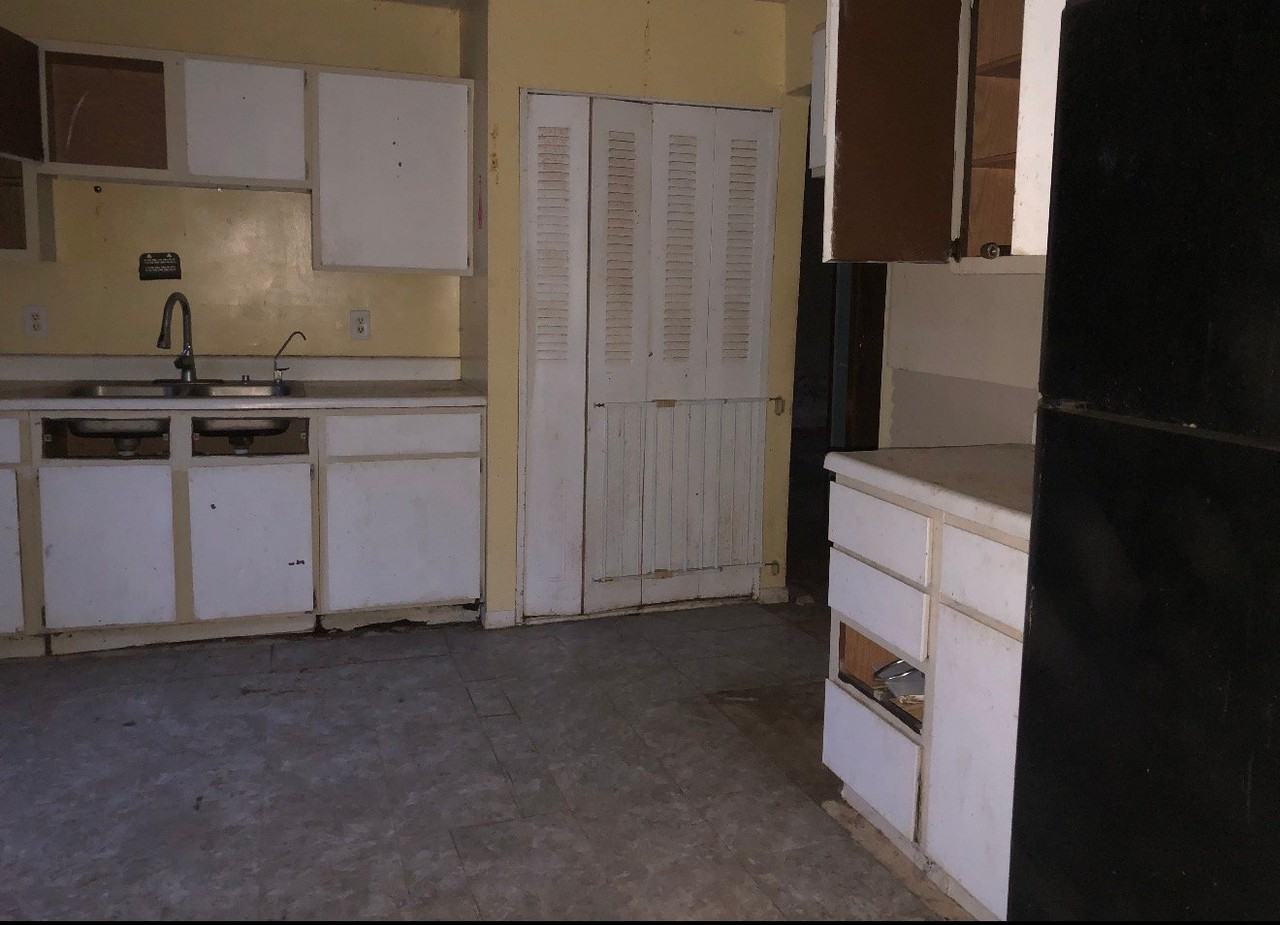 220 N Johnson St - Photo 3 of 13