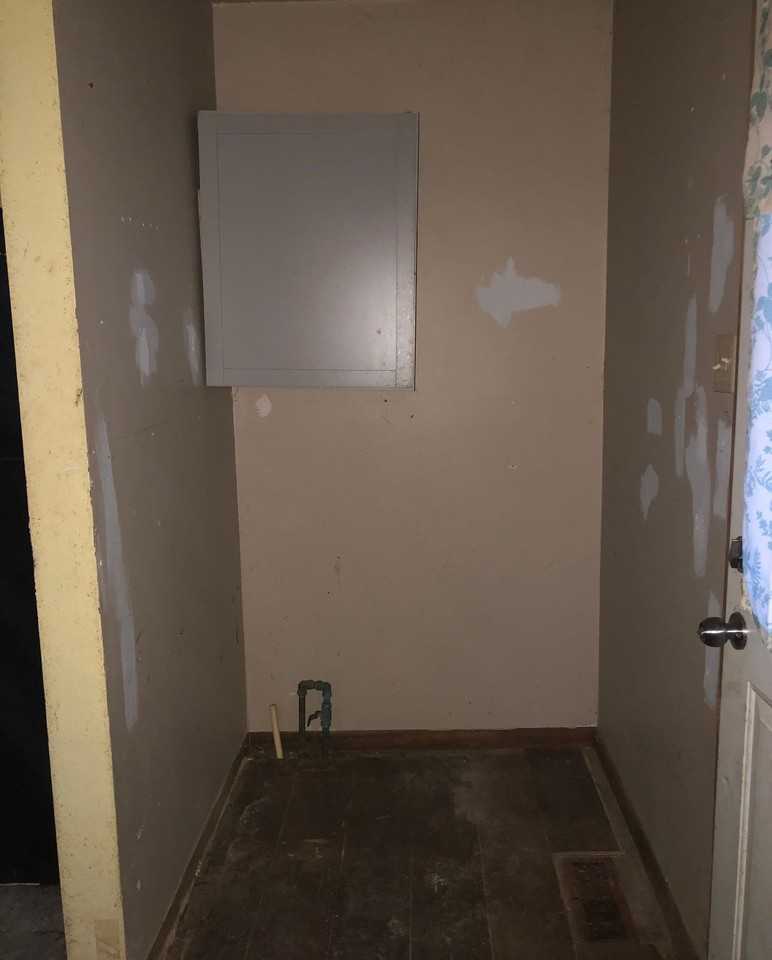 220 N Johnson St - Photo 4 of 13