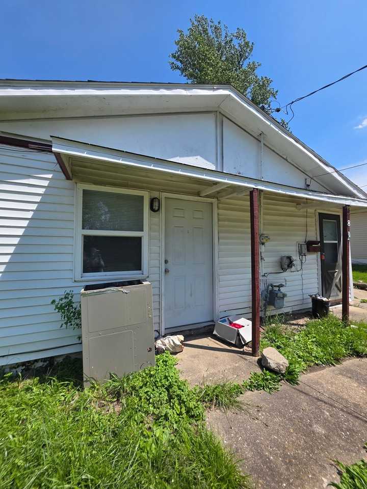 801 E Cantrell Heights St - Photo 2 of 20