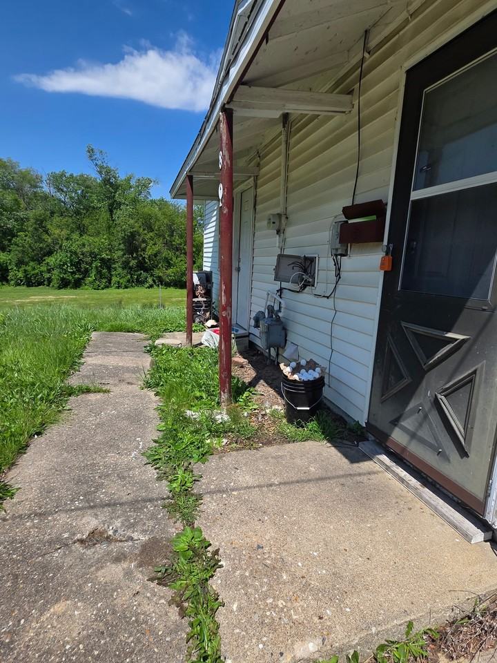 801 E Cantrell Heights St - Photo 4 of 20