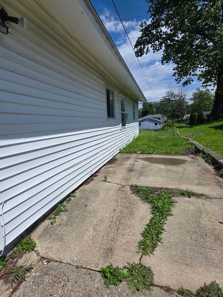 801 E Cantrell Heights St - Photo 6 of 20