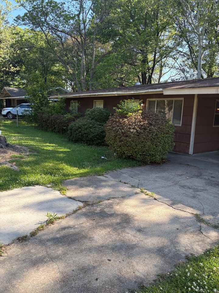 1546 David Dr - Photo 2 of 20