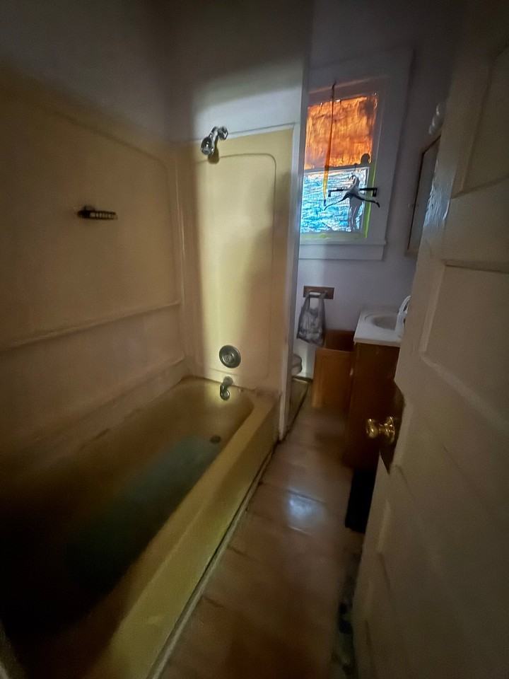 927 W North St - Photo 3 of 20