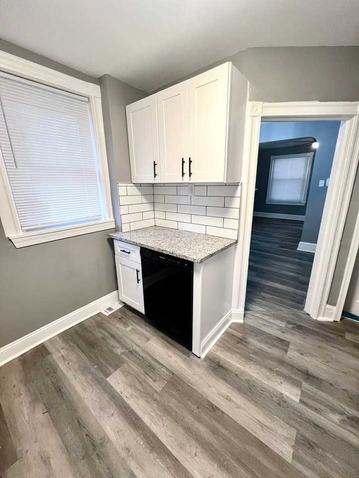 155 N Robinson St #155 - Photo 2 of 19