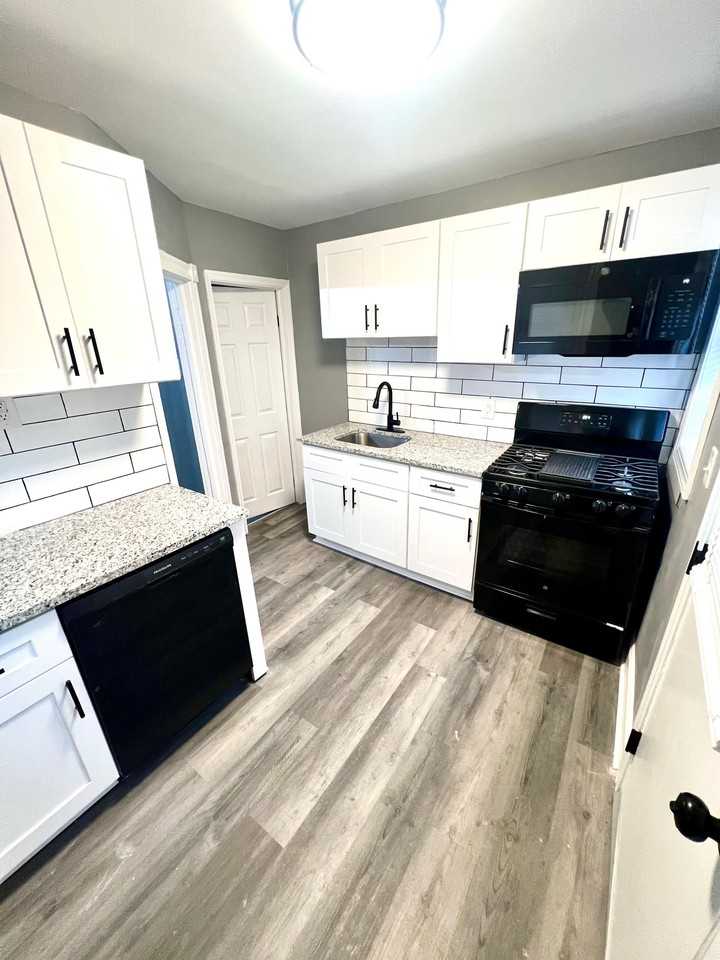 155 N Robinson St #155 - Photo 3 of 19