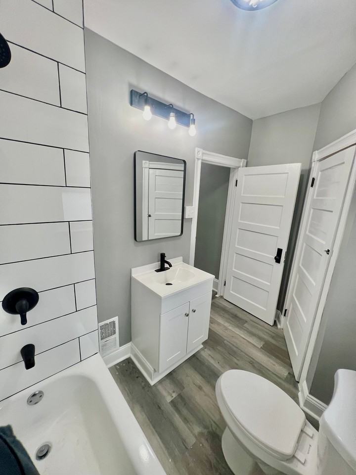 155 N Robinson St #155 - Photo 4 of 19