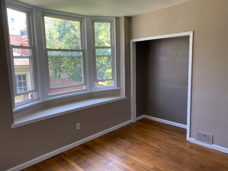 1132 Portland St #1 - Photo 3 of 4
