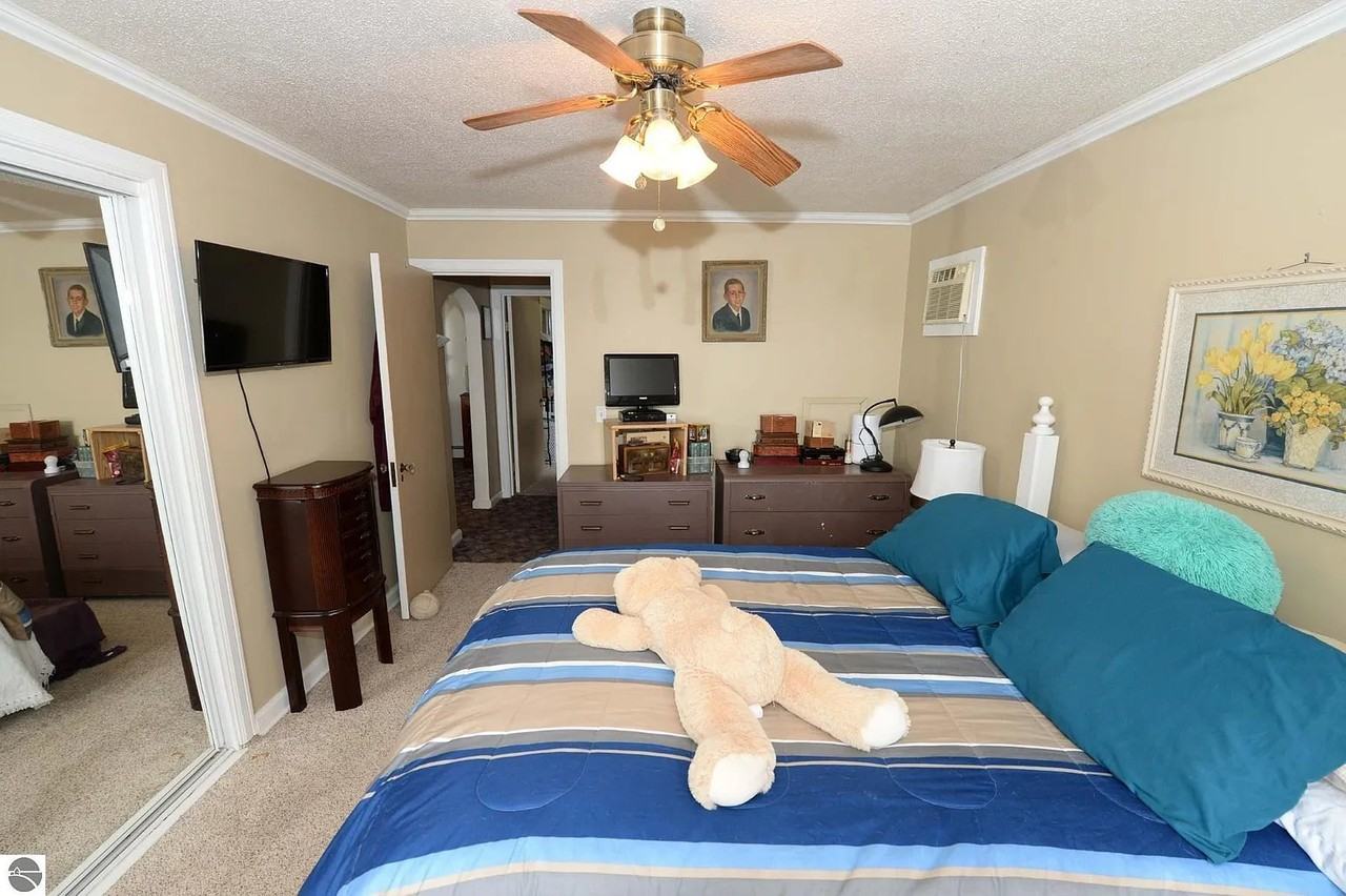 5883 S Lake Ln - Photo 4 of 12