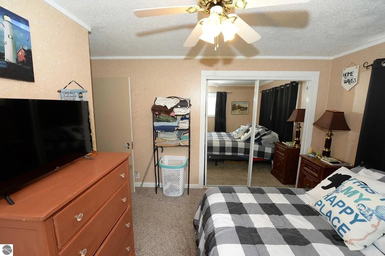 5883 S Lake Ln - Photo 5 of 12