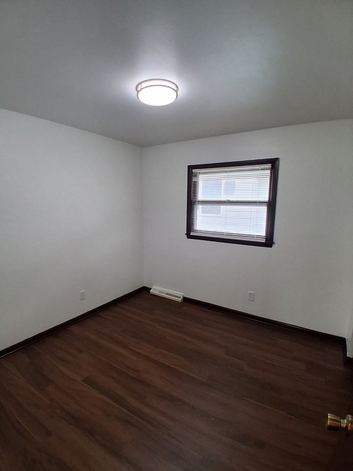 7215 W Florist Ave - Photo 4 of 10