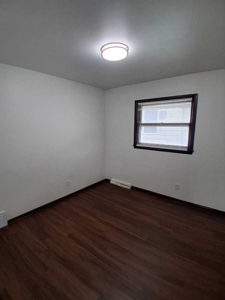 7215 W Florist Ave - Photo 7 of 10