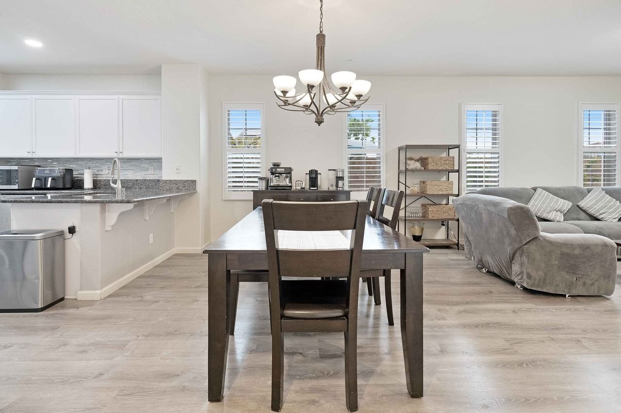 1224 Los Olivos St - Photo 3 of 20