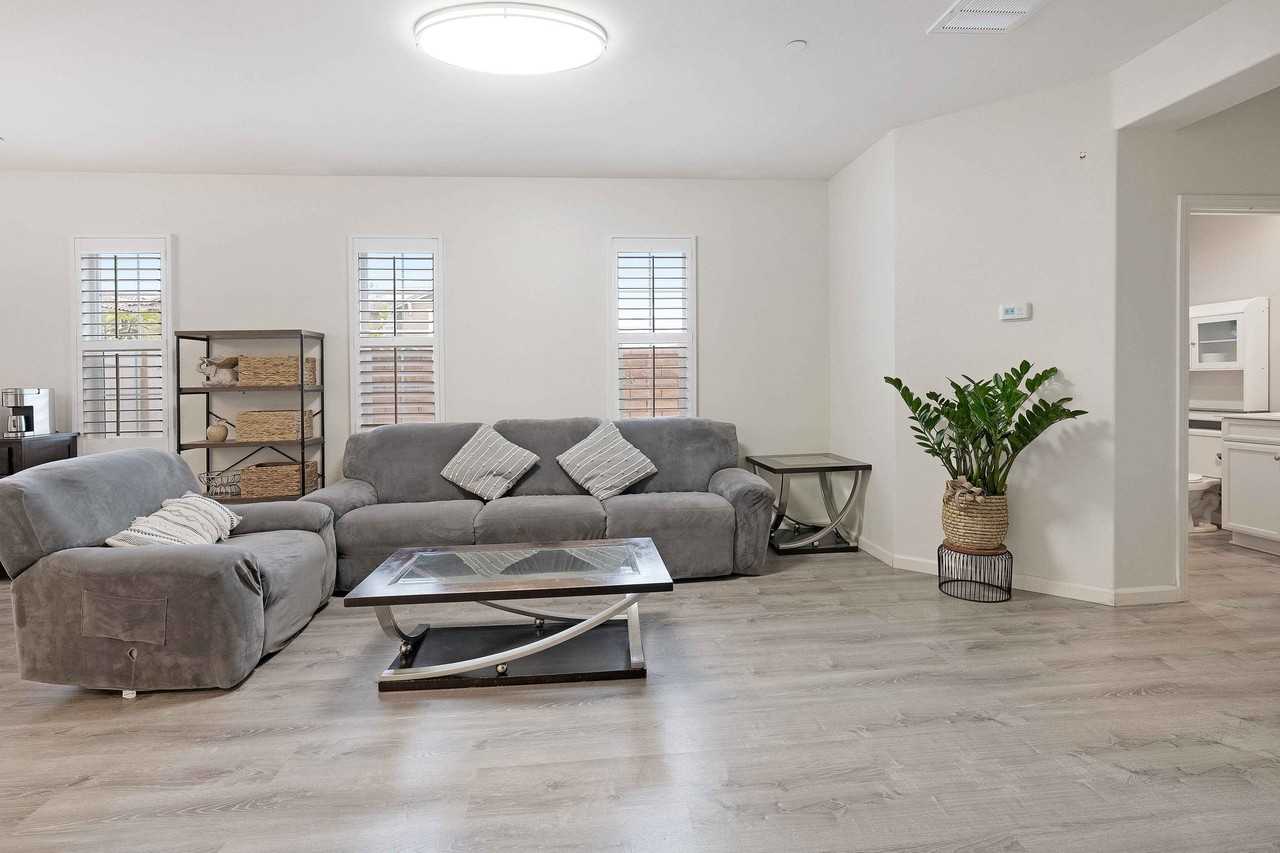 1224 Los Olivos St - Photo 6 of 20