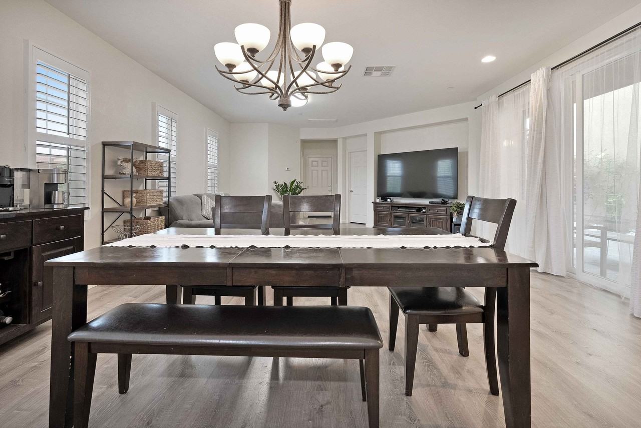 1224 Los Olivos St - Photo 5 of 34