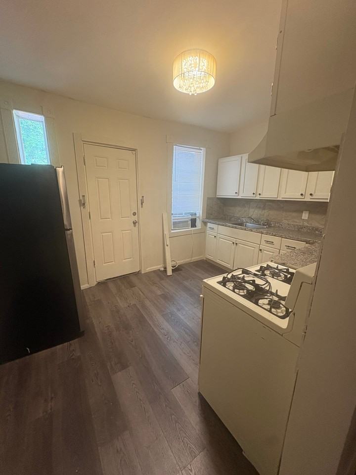 1617 N Warwick Ave - Photo 6 of 16