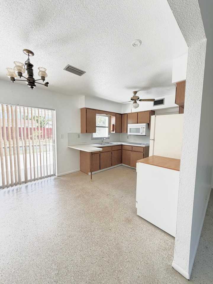 2612 68th Ave N - Photo 3 of 13