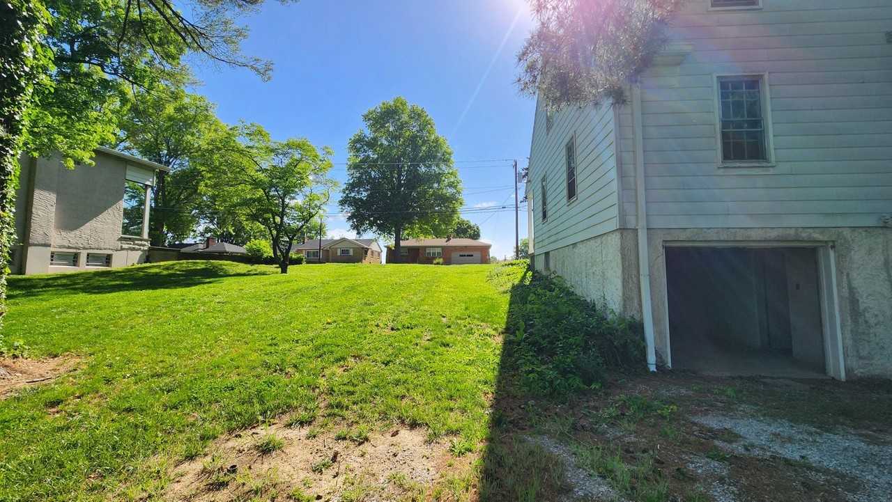 7771 Cheviot Rd - Photo 2 of 19