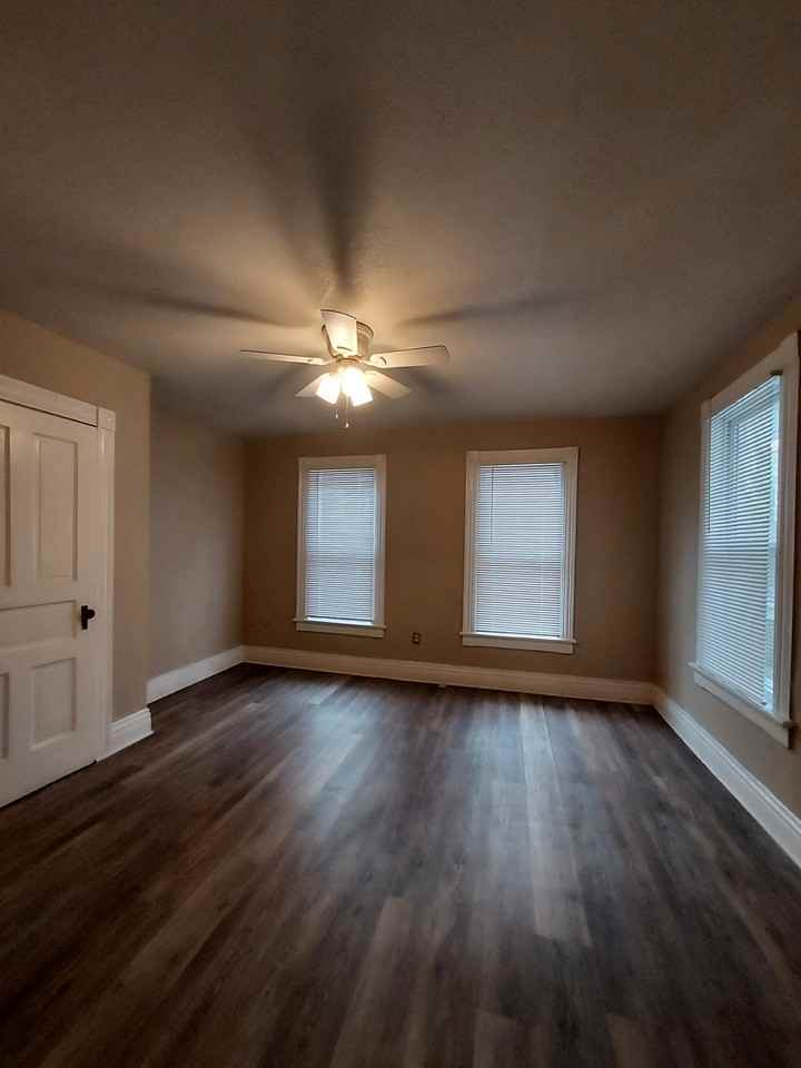 92 1/2 Penney Ave - Photo 2 of 7
