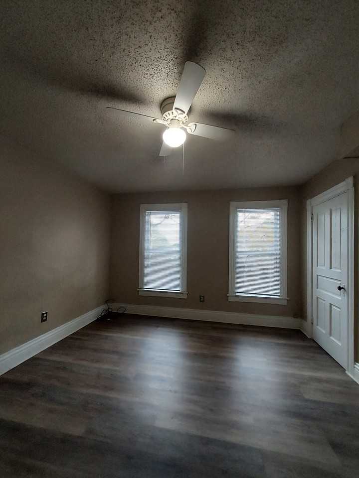 92 1/2 Penney Ave - Photo 3 of 7