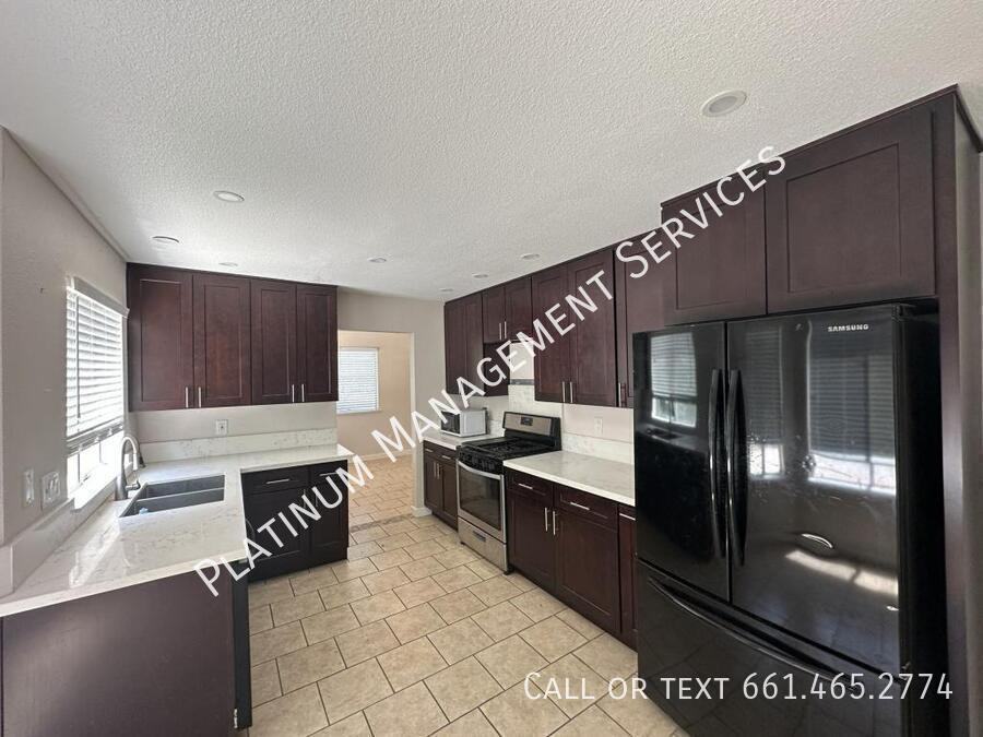 3224 W Avenue J2 - Photo 6 of 21