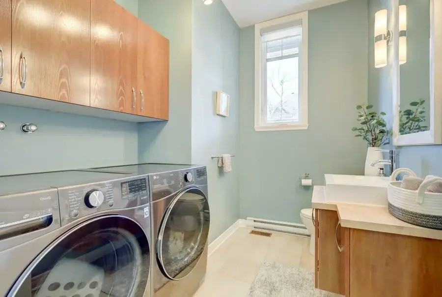 15842 Addison Rd - Photo 3 of 4