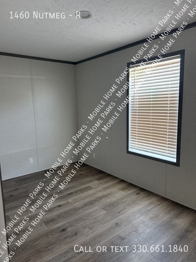 1460 Nutmeg St #R - Photo 2 of 7