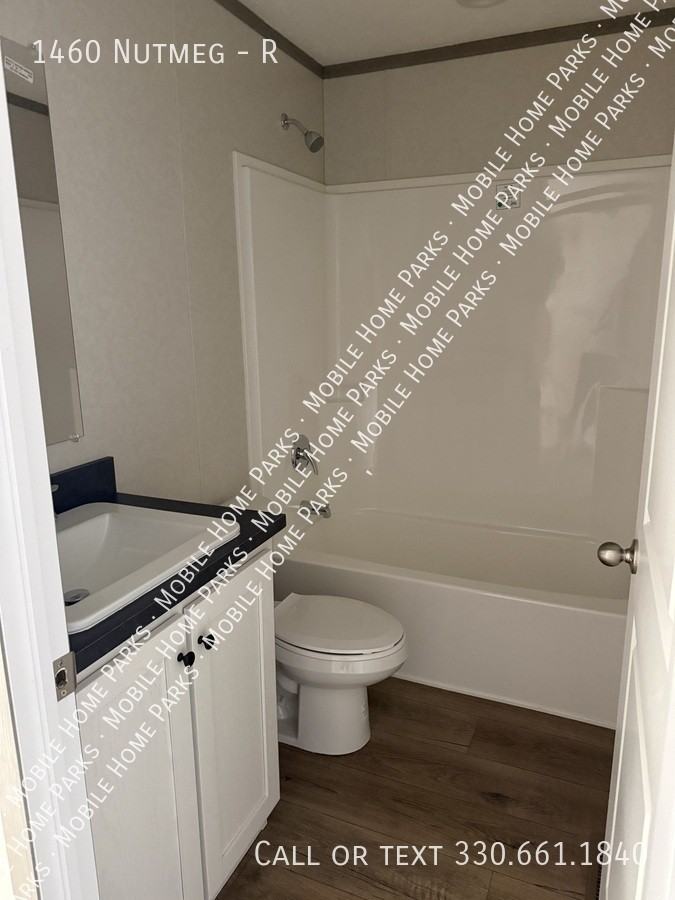 1460 Nutmeg St #R - Photo 3 of 7