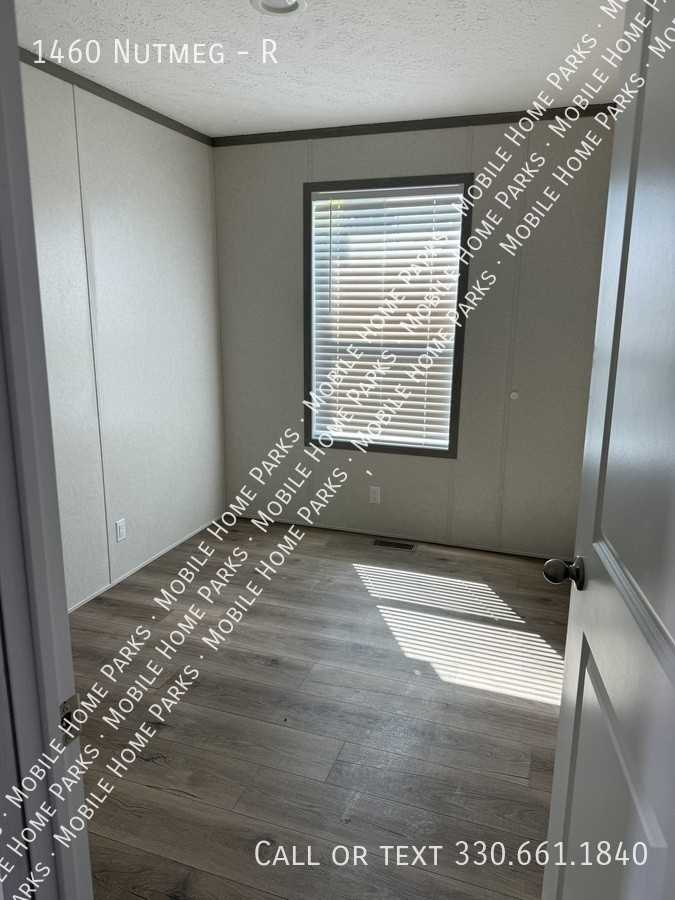 1460 Nutmeg St #R - Photo 4 of 7
